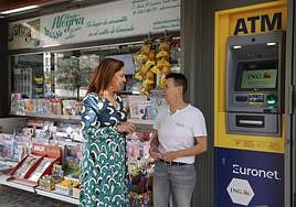 Cajeros automáticos y entrega de paquetes en los quioscos de Granada.