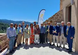 Premiados, representantes políticos y de la Denomionación de Origen Sierra de Segura, en el Castillo de Hornos.