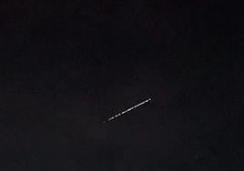 Grupo de satélites Starlink en el cielo de Granada.