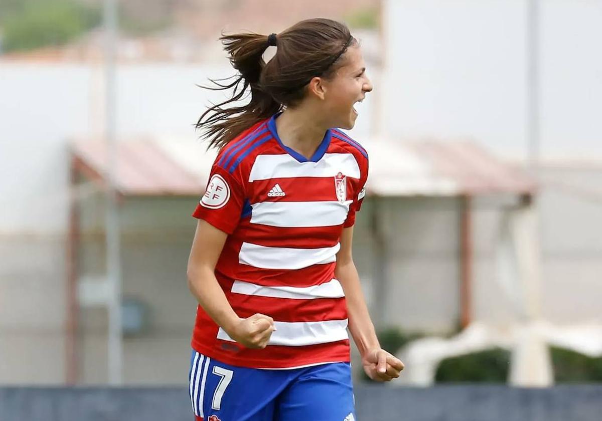 Laura Pérez celebra su gol en la última jornada.