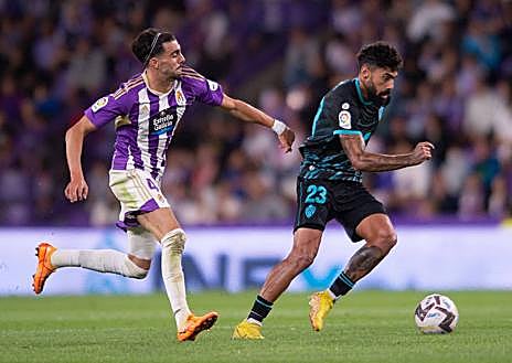 Imagen secundaria 1 - Arriba, la UDA jugará ante Osasuna su primer partido, tras la reanudación. En el centro, frente al Valladolid, disputa el primer duelo directo, en la penultima jornada Abajo, la afición tendrá mucho que decir.