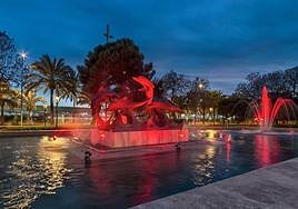 Ilumiación de una de las fuentes de la capital.