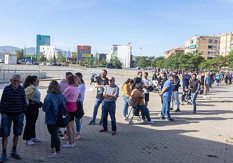 Colas a primera hora de este lunes frente a las taquillas de Los Cármenes.