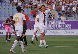 Zaki, que aportó frescura cuando salió al ataque blanco junto a Armengol, se lamenta por una acción fallida