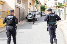 Guardia Civil en un registro anterior en Láchar.