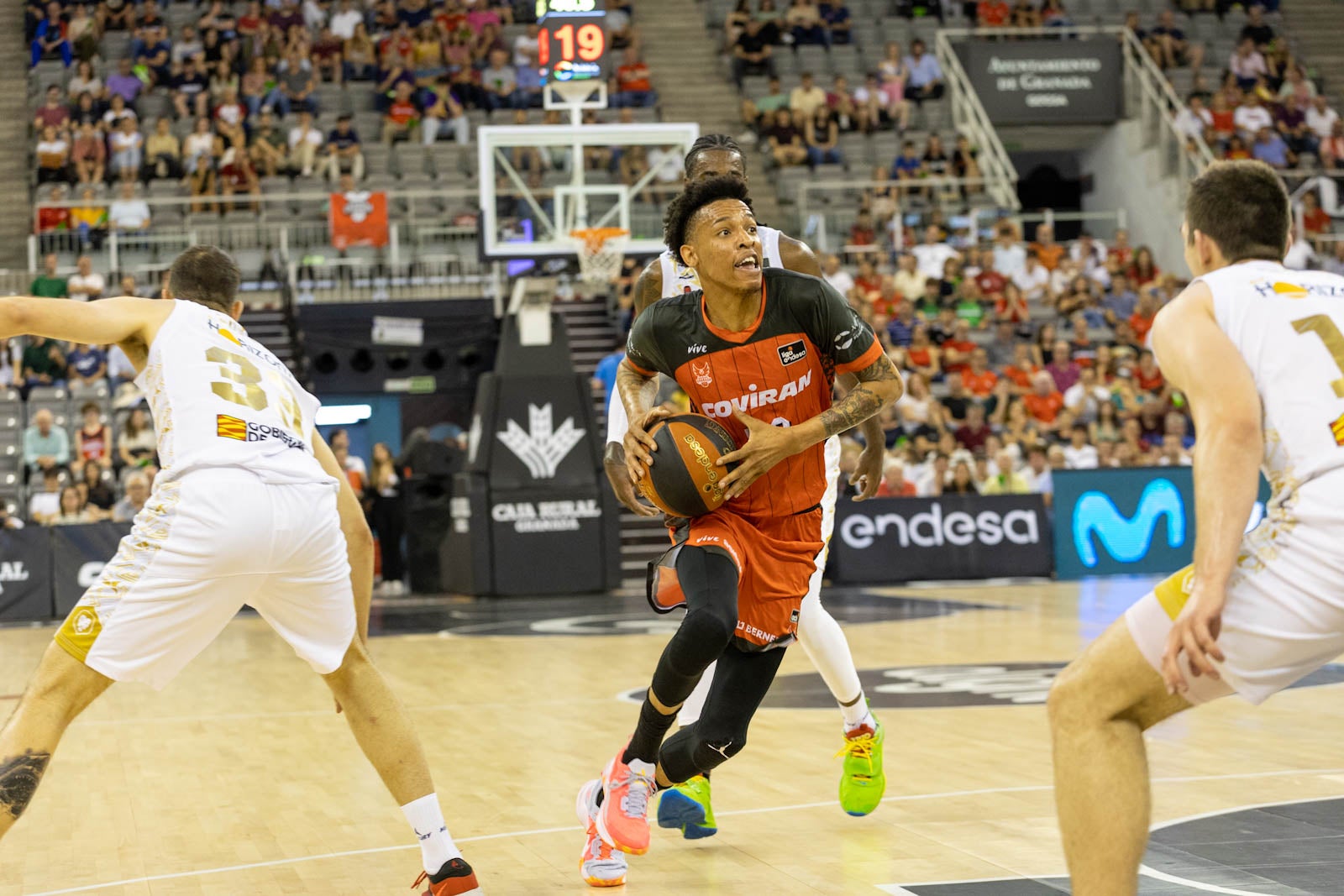 El partido entre Covirán y Zaragoza, a pie de pista