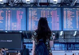 Salud anima a los granadinos a vacunarse para sus viajes de verano.