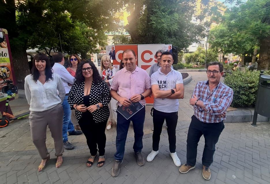 Ciudadanos, en la plaza de Los Jardinillos.