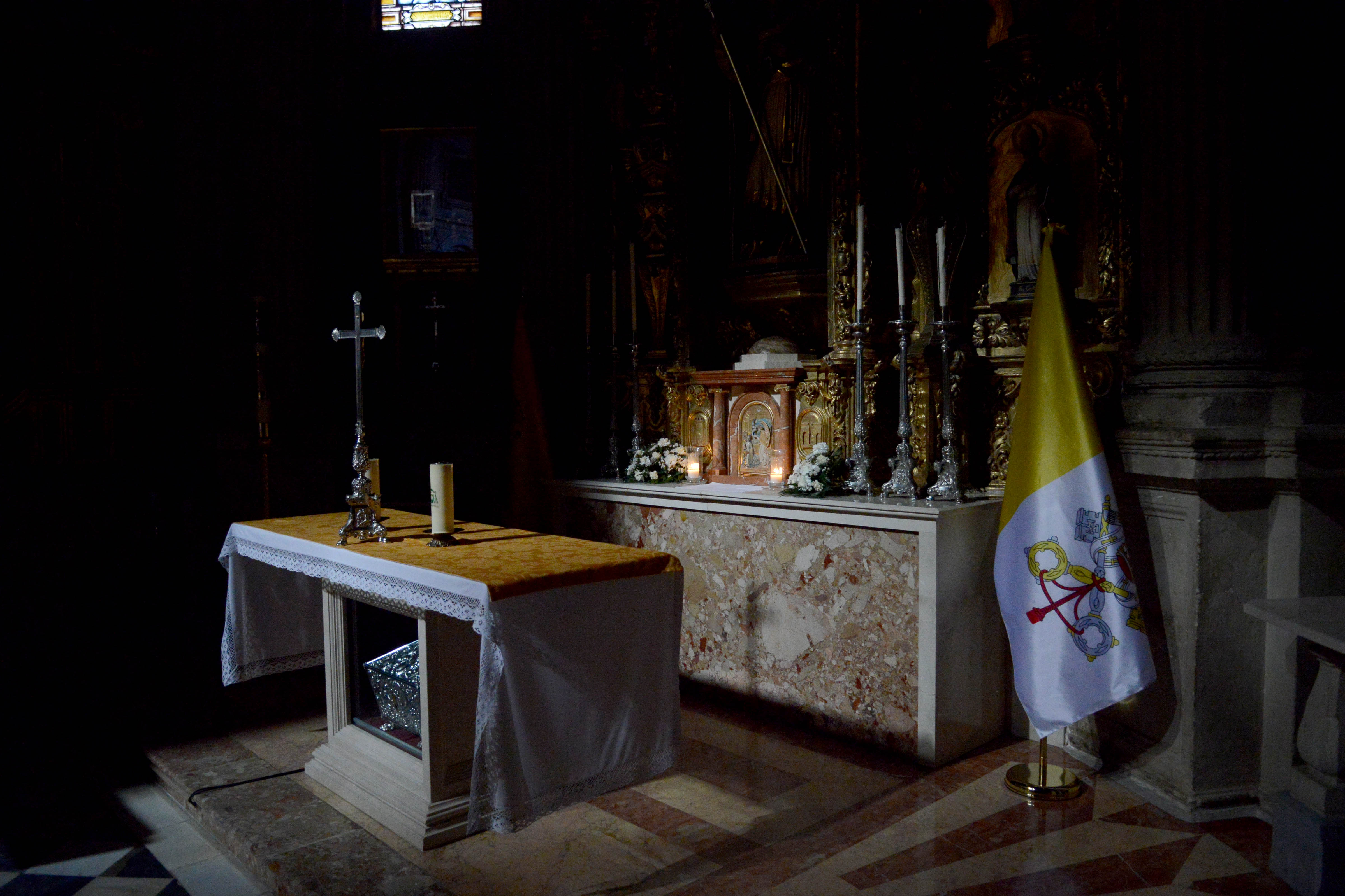 El 'milagro de la luz' atraviesa la Catedral de Guadix