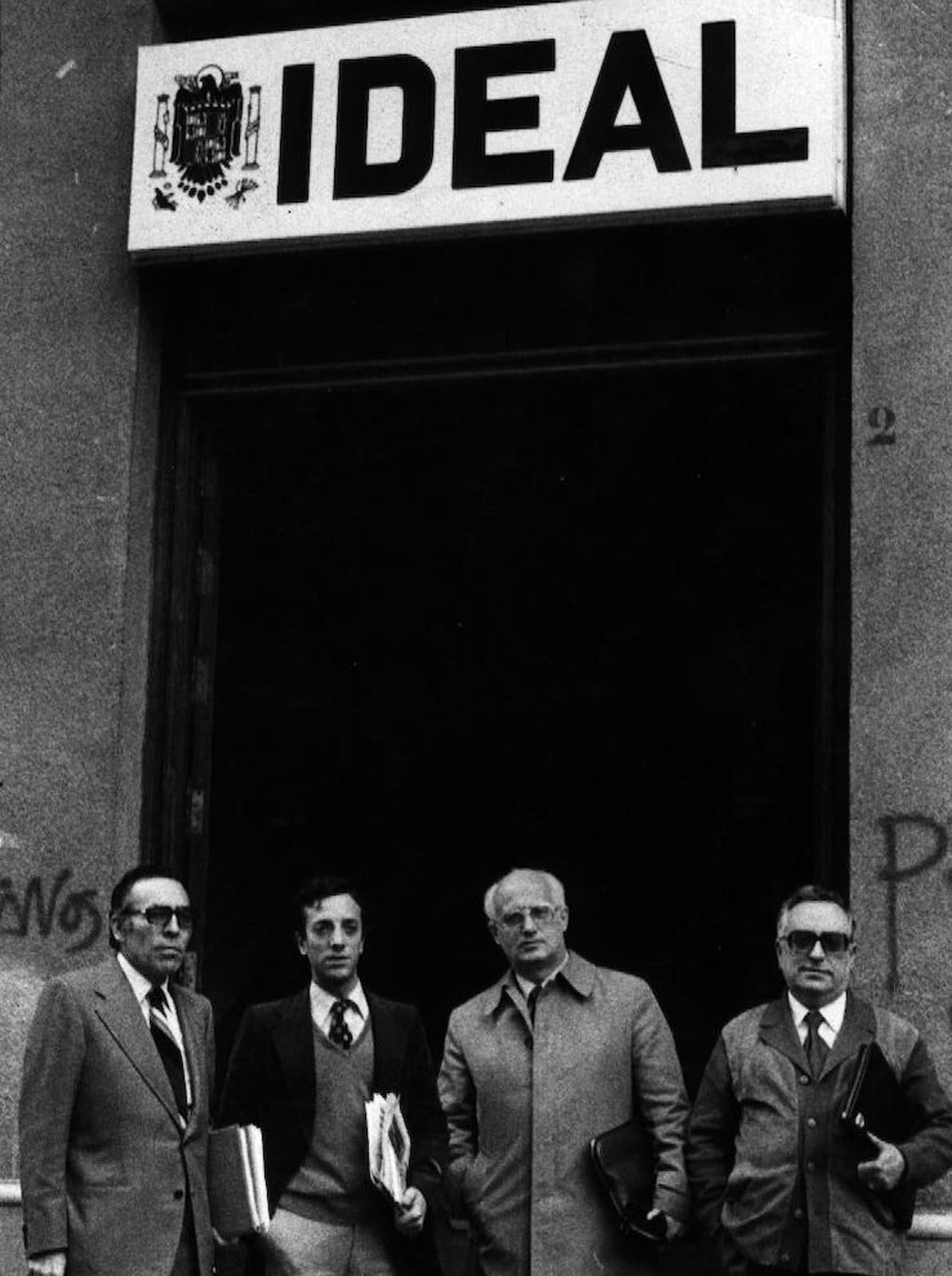 Los candidatos, a la puerta de IDEAL tras su primer debate.