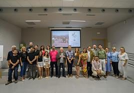 Equipo del corto 'Raíces' en su preestreno en Huelma.