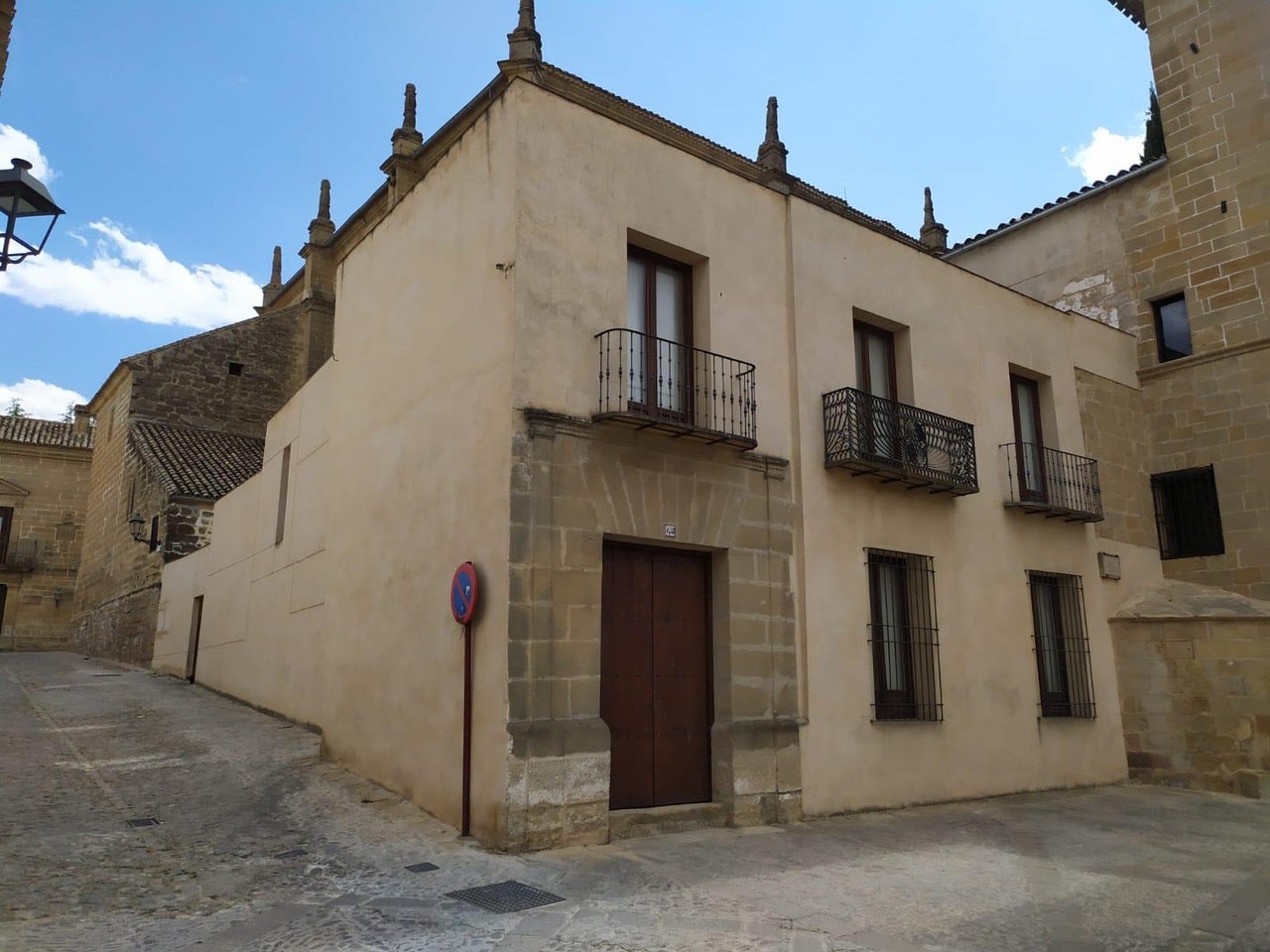 Edificación anexa a las Casas Consistoriales.