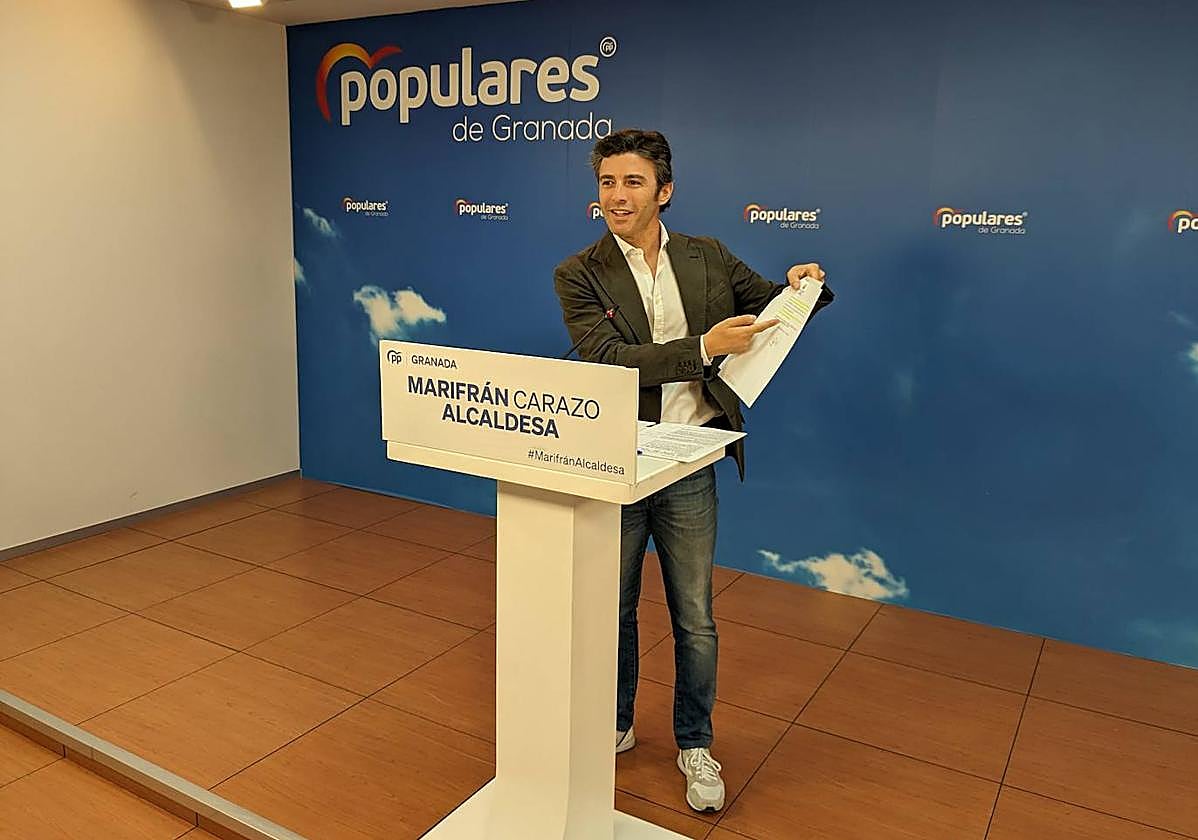 El secretario general provincial del PP de Granada, Jorge Saavedra, este sábado en la sede del partido.