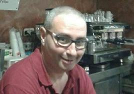 Antonio Ruiz Laguna, camarero del Café-bar Dílar durante más de tres décadas.