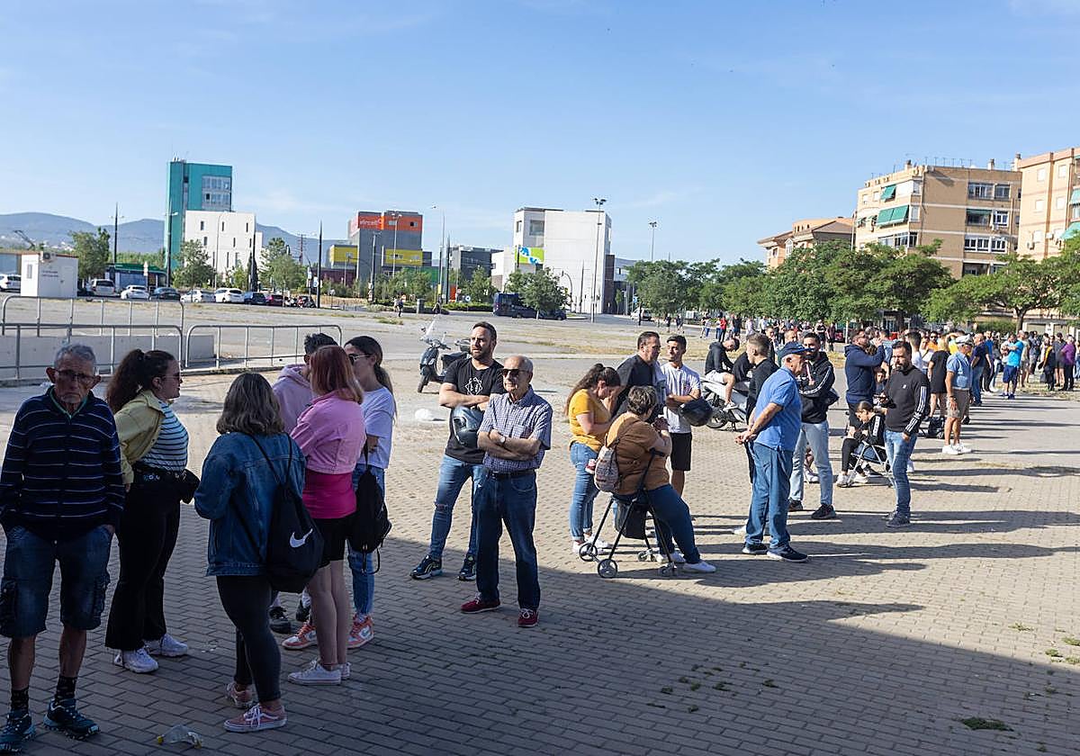 Colas para el anterior partido.