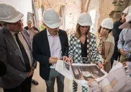 Visita de la consejera de Fomento, Rocío Díaz, a la iglesia de San Andrés