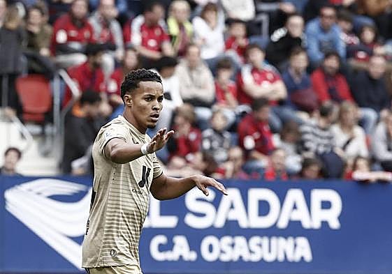 Lázaro celebra el gol del honor en El Sadar.