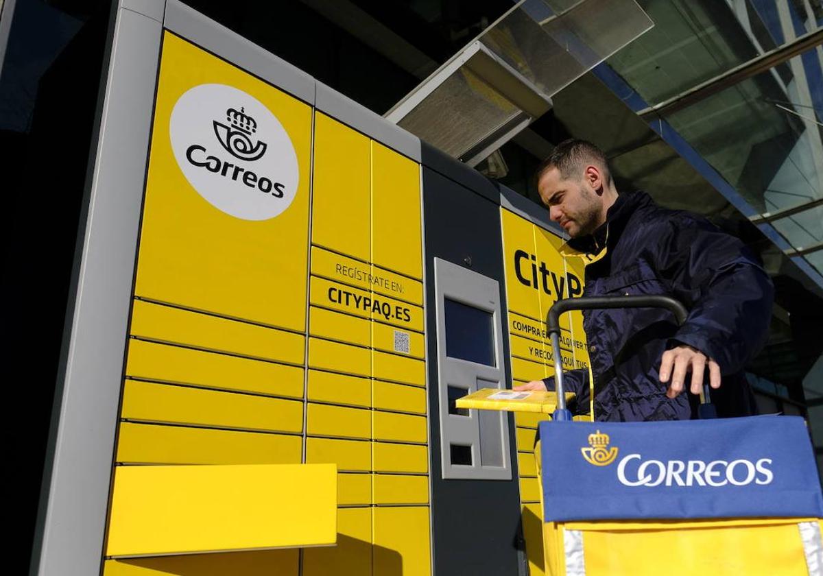 La advertencia de la Guardia Civil por la estafa con un paquete de Correos.