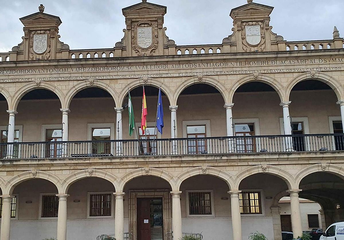 La Junta Electoral apercibe al PP por difundir información electoralista desde el Ayuntamiento de Guadix