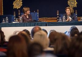 El salón de actos del Colegio Mayor San Bartolomé y Santiago se llenó de lectores deseosos de escuchar a la invitada.