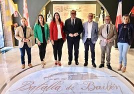 El consejero Arturo Bernal con el alcalde de Bailén, el delegado de Turismo y el presidente del PP Erik Domínguez