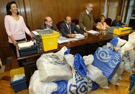 Bolsas con los votos por correo, en unas elecciones anteriores.