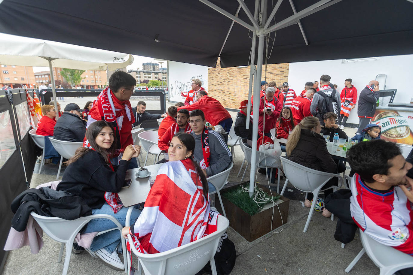 Las fotos de la afición del Granada en Miranda