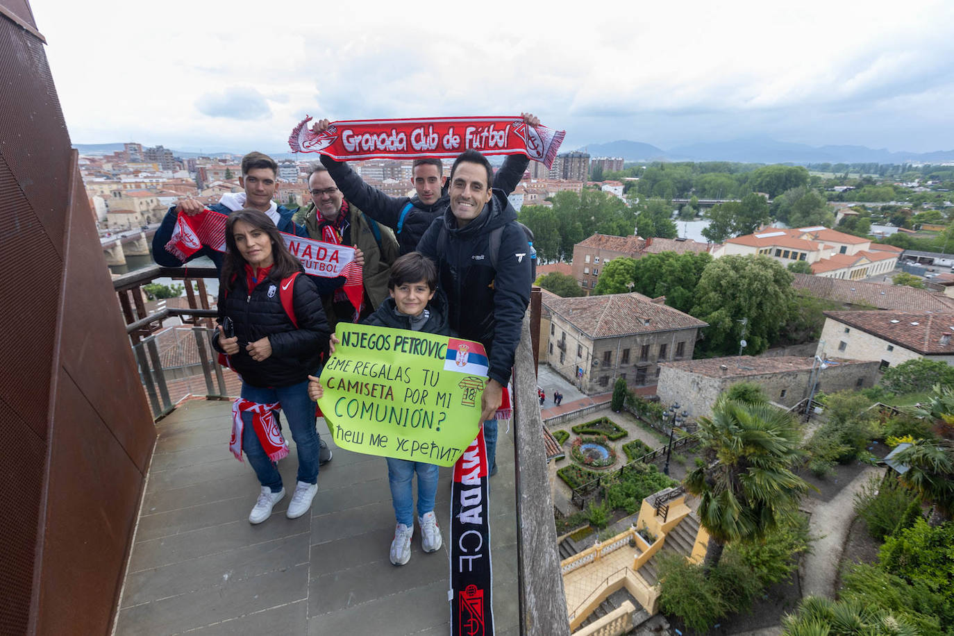 Las fotos de la afición del Granada en Miranda