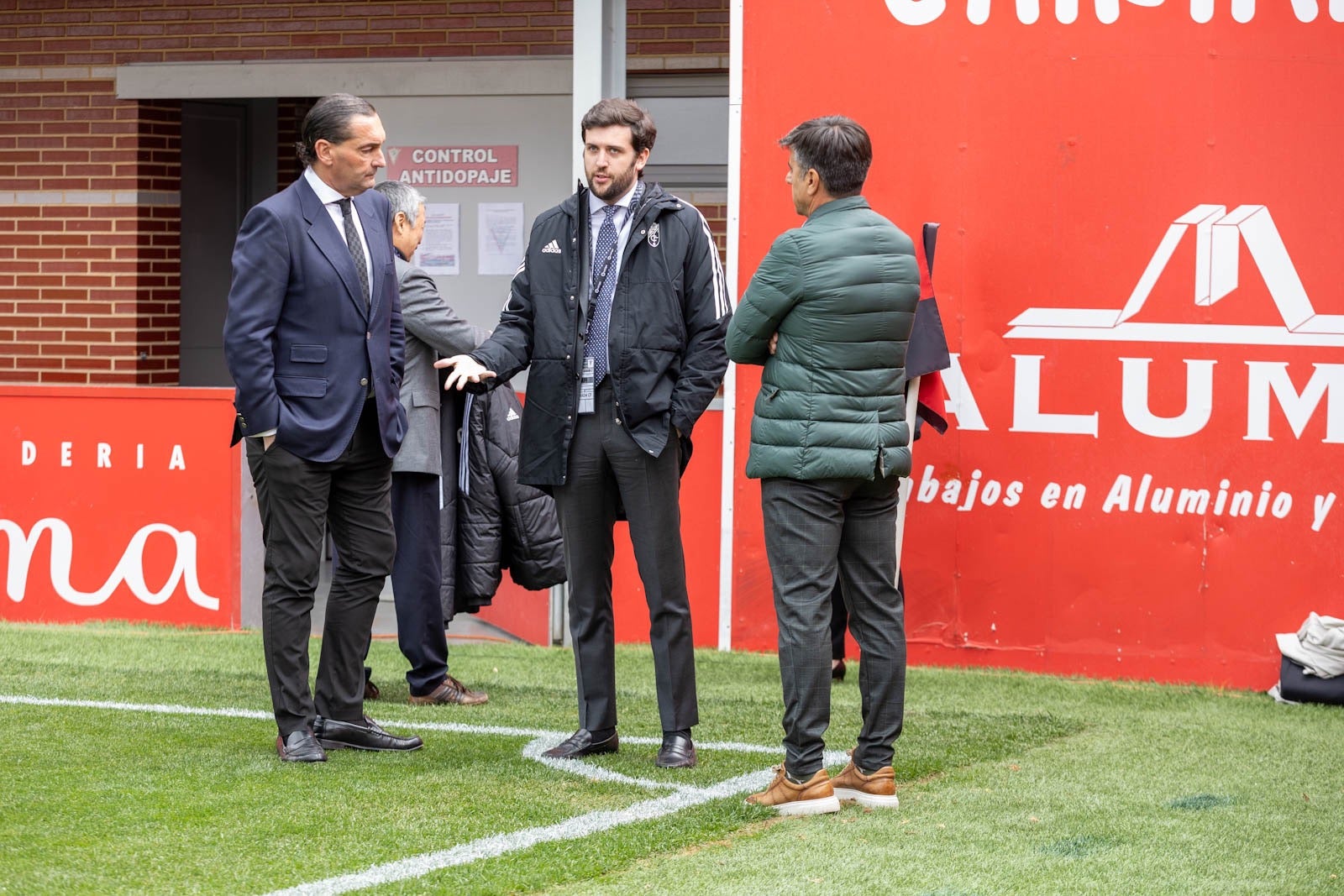 El partido entre Granada y Mirandés a pie de campo