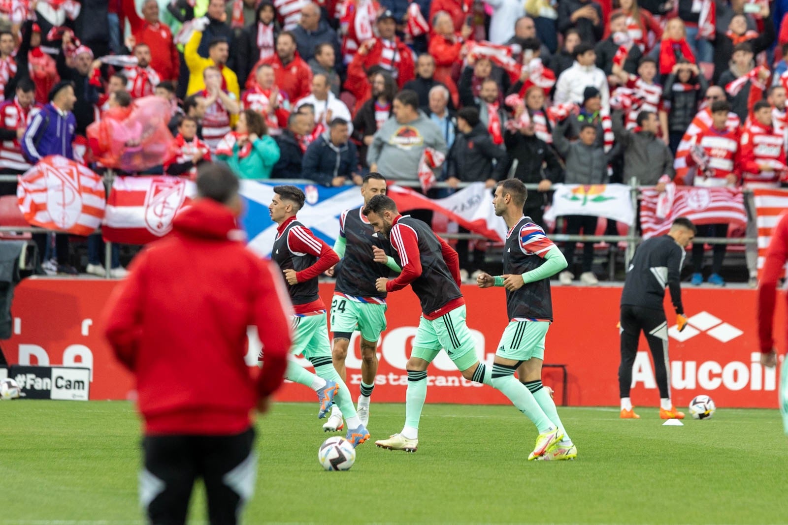 El partido entre Granada y Mirandés a pie de campo