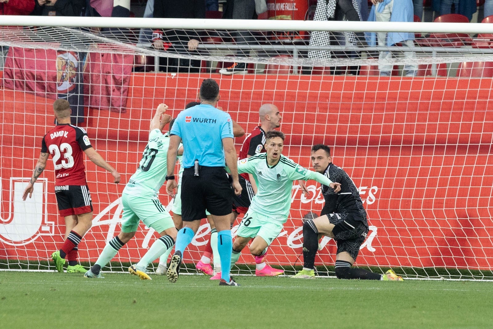 El partido entre Granada y Mirandés a pie de campo