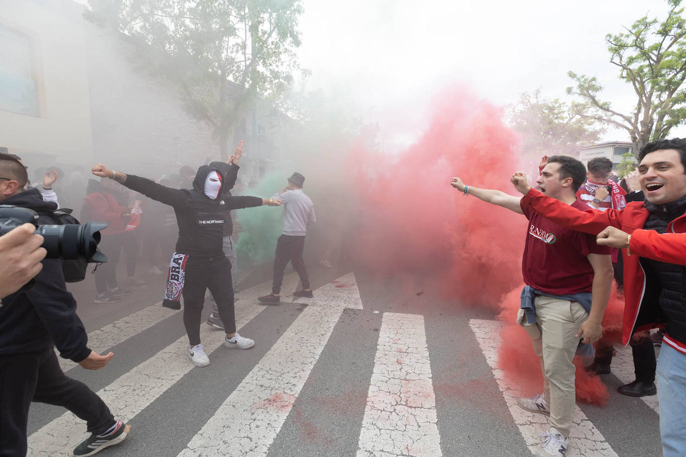 Las fotos de la afición del Granada en Miranda