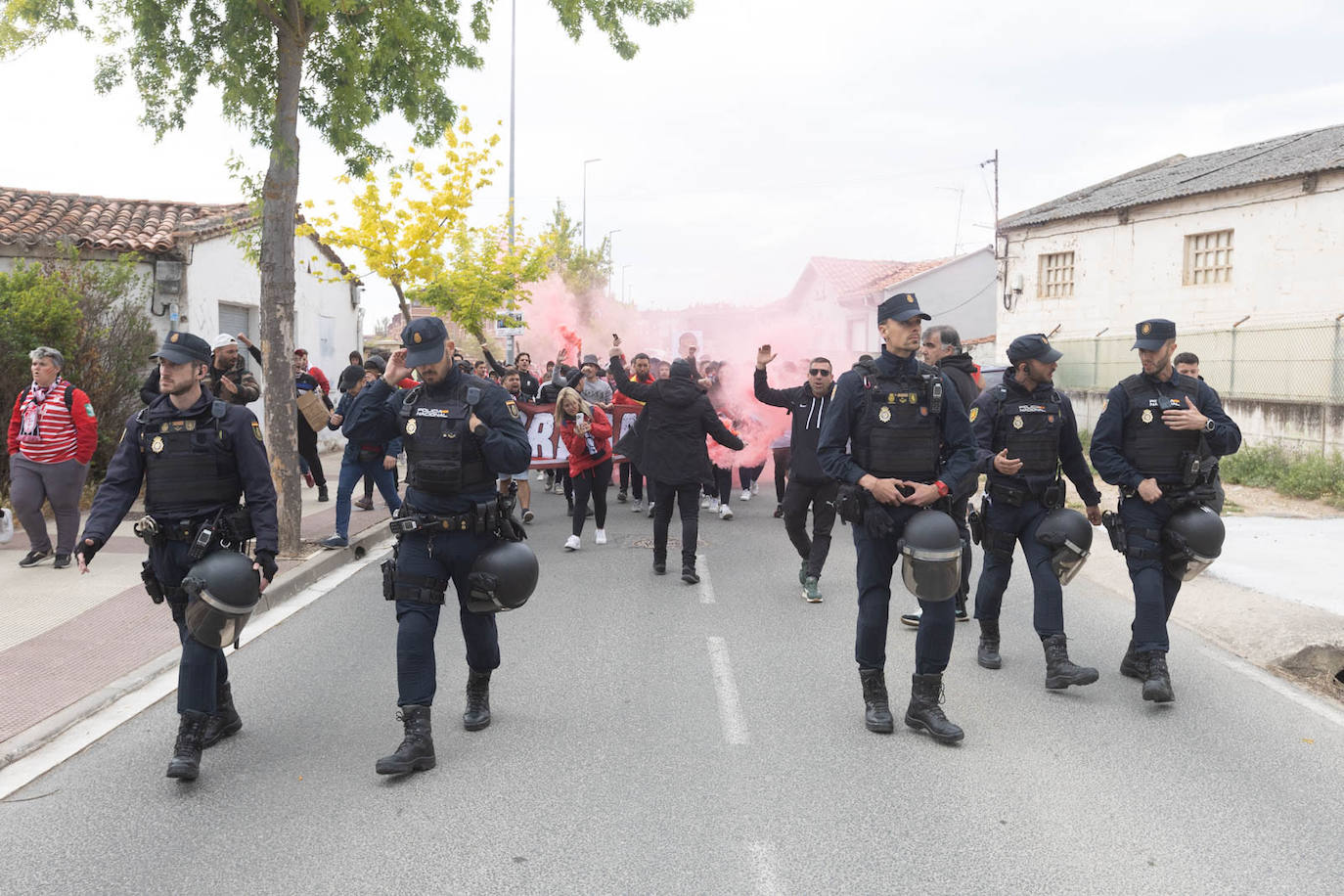 Las fotos de la afición del Granada en Miranda