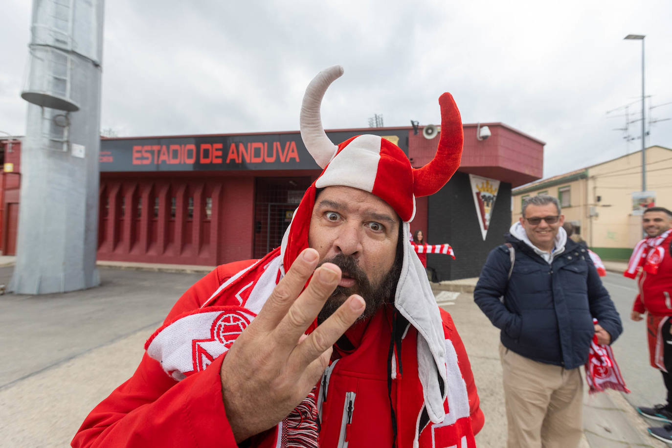 Las fotos de la afición del Granada en Miranda