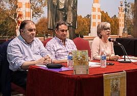 Alfredo Ybarra Lara, Lorenzo Martínez Aguilar e Inmaculada Puche Romero, en la presentación del libro.