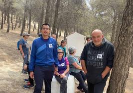 Francisco Sánchez, junto a miembros de la coalición y el biólogo Antonio R. Tudela.