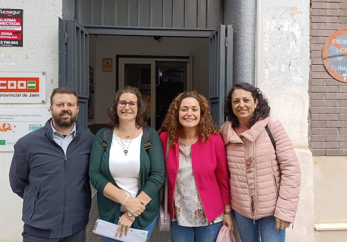 Carmen Soria y Inma Nieto junto a miembros de la candidatura de Para la Gente.