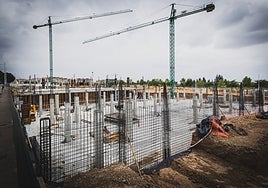 Obras en la zona comercial, que estará lista a final de año.