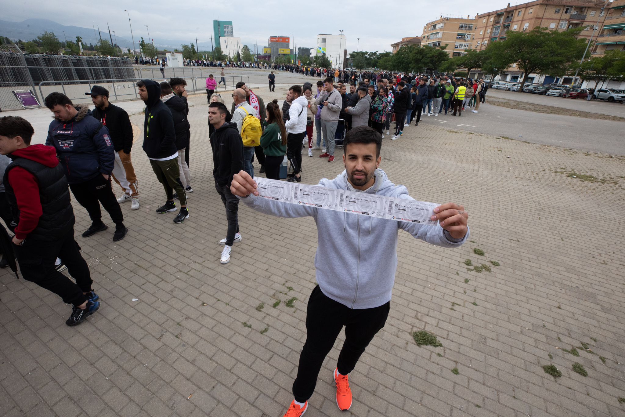 Encuéntrate en las colas de Los Cármenes