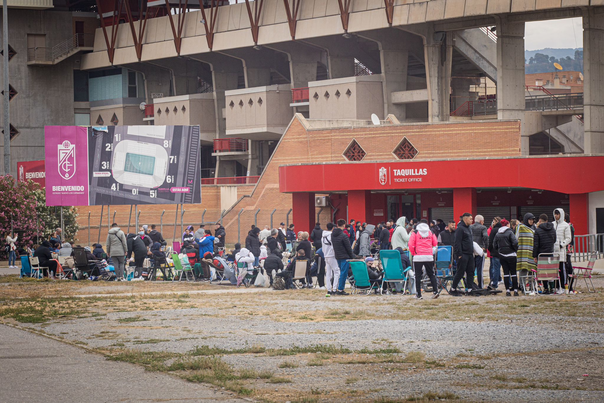 Encuéntrate en las colas de Los Cármenes