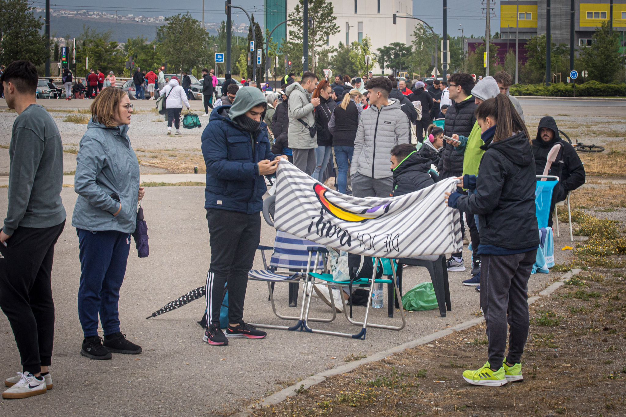 Encuéntrate en las colas de Los Cármenes