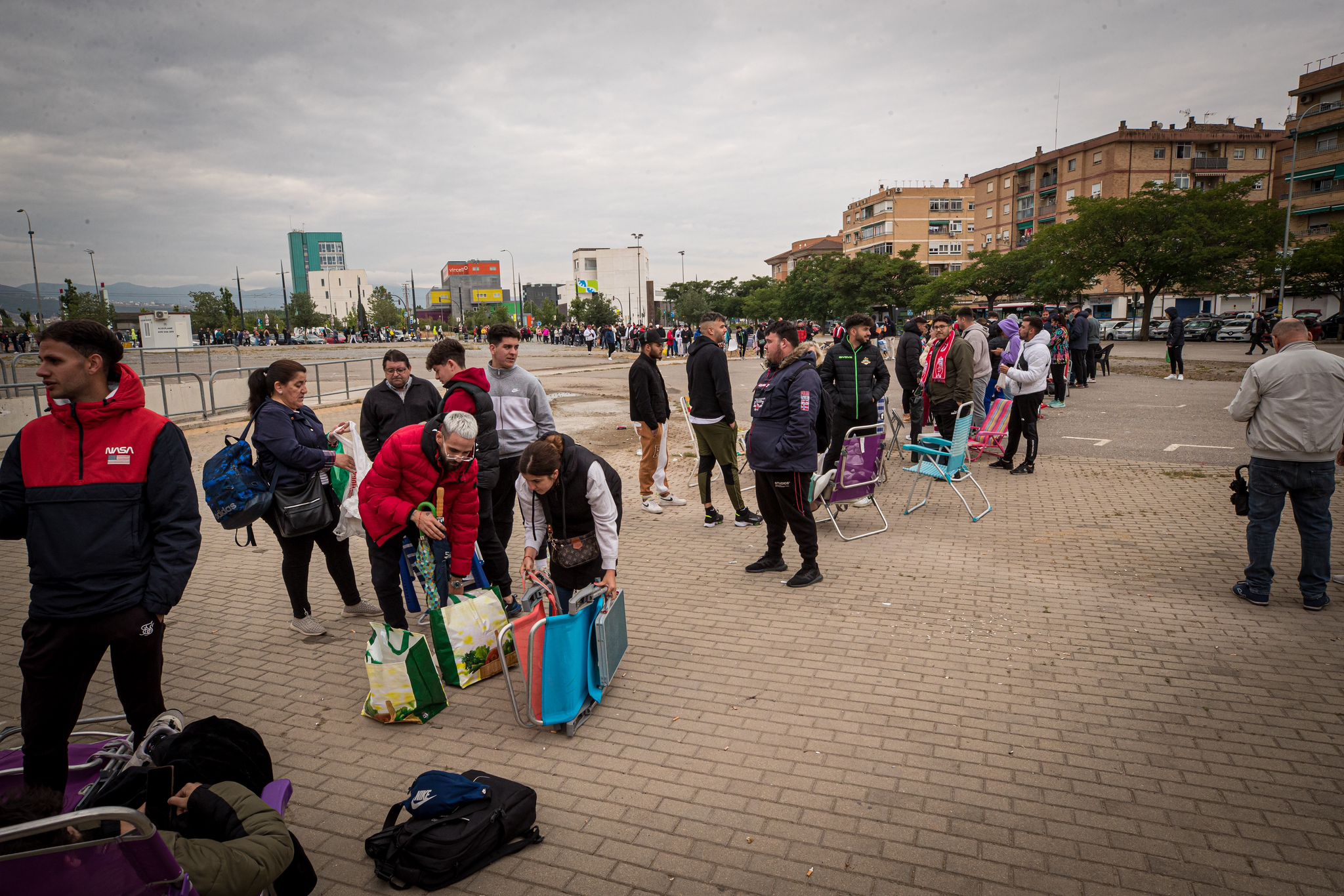 Encuéntrate en las colas de Los Cármenes