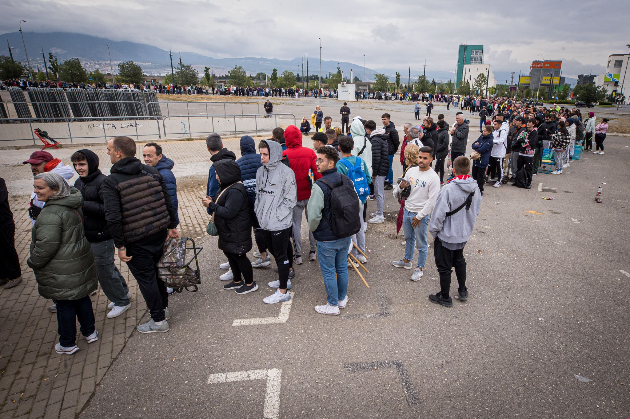 Encuéntrate en las colas de Los Cármenes