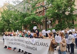 Los trabajadores de los juzgados se han vuelto a concentrar este lunes en la céntrica Gran Vía de la capital.