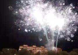 Imagen del castillo de fuegos artificiales la pasada noche del domingo.