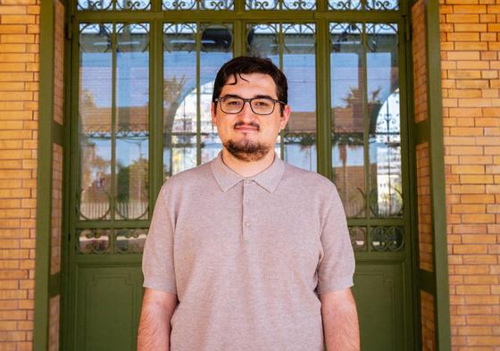 Alejandro Lorenzo, candidato de Con Andalucía, posa para IDEAL en la Estación del Ferrocarril.