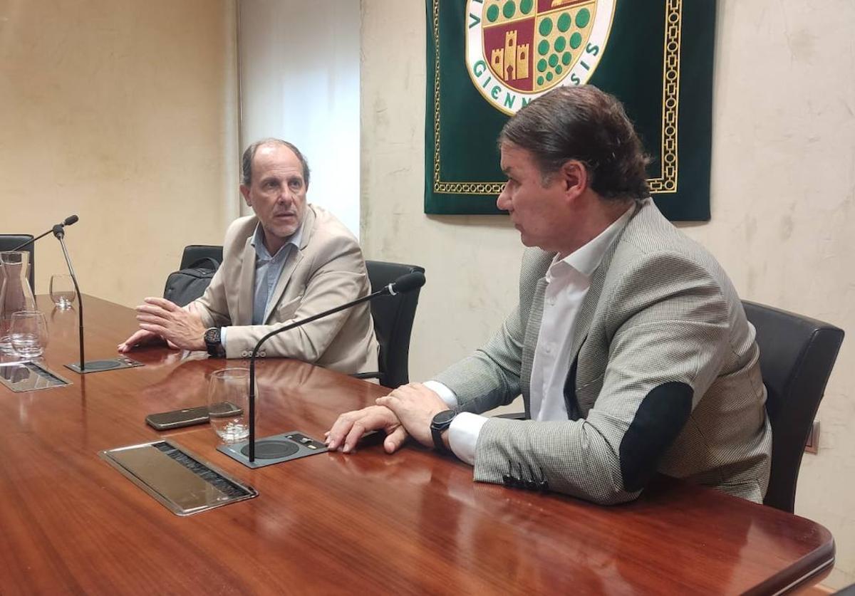 Nicolás Ruiz y Manuel Vallejo, durante la reunión.