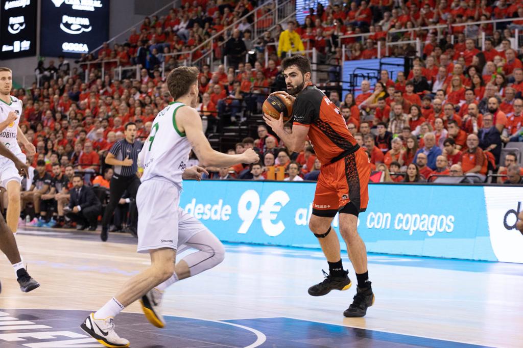 El partido entre Covirán y Joventut, a pie de pista