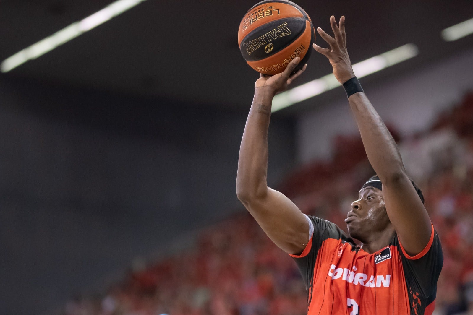 El partido entre Covirán y Joventut, a pie de pista