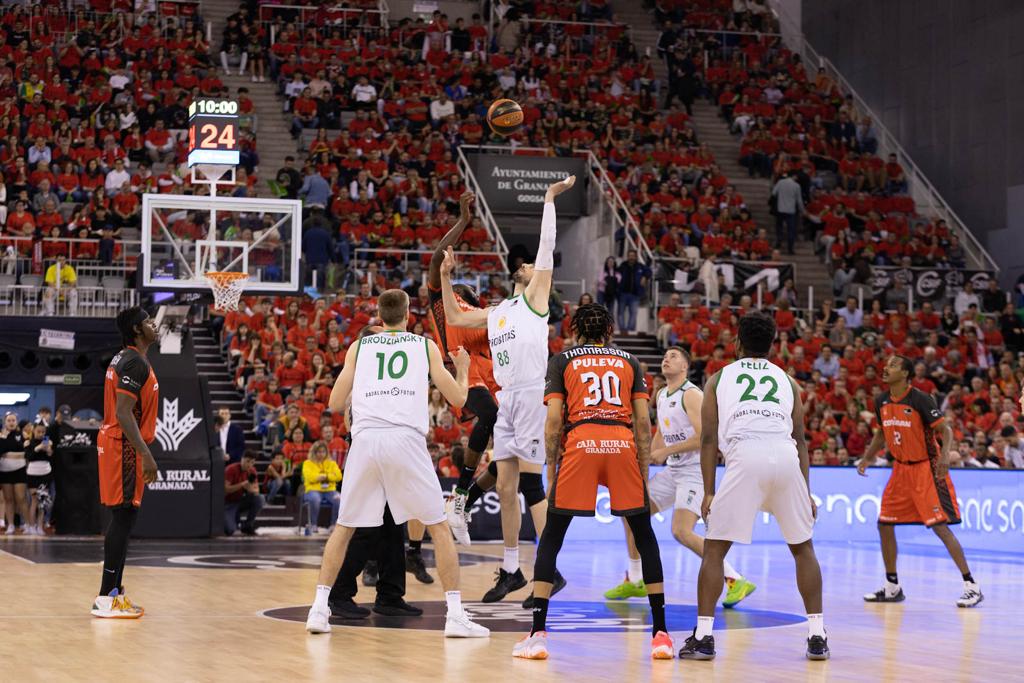 El partido entre Covirán y Joventut, a pie de pista